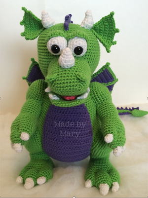 Dragon Amigurumi | Friday Feature #6 via @beckastreasures with Made by Mary #crochet