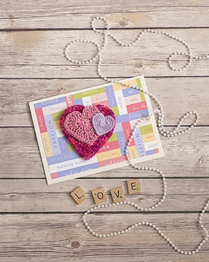Dainty Heart Motifs by @Mamas2hands via @ILikeCrochet | via I Heart Be Mine Appliqués - A LOVE Round Up by @beckastreasures | #crochet #pattern #hearts #kisses #valentines #love