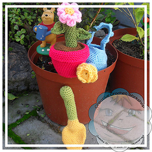 Flower Pot Play Set - Crochet Pattern by @CCWJoanita | Featured at Creative Crochet Workshop - Sponsor Spotlight Round Up via @beckastreasures | #fallintochristmas2016 #crochetcontest #spotlight #crochet #roundup