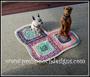 Heart Dog Rug Pet Mat by @PoshPoochDesign | via I Heart Blankets, Pillows & Rugs - A LOVE Round Up by @beckastreasures | #crochet #pattern #hearts #kisses #valentines #love