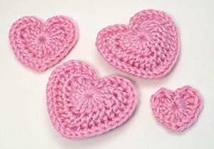 Love Hearts by @planetjune | via I Heart Be Mine Appliqués - A LOVE Round Up by @beckastreasures | #crochet #pattern #hearts #kisses #valentines #love