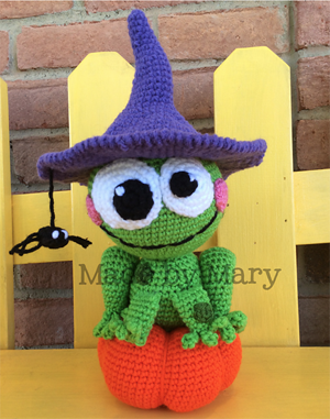 Frog on a Pumpkin Amigurumi | Featured on @beckastreasures Tuesday Treasures #12 with Made by Mary!