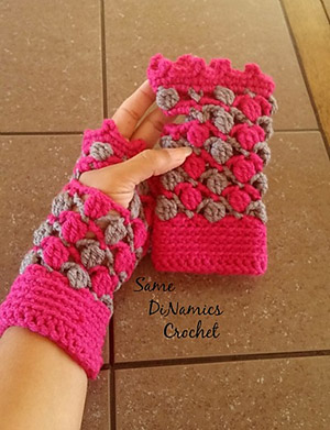Floating Petals Fingerless Gloves - Free Crochet Pattern by @samedinamics Featured at Same DiNamics Crochet - Sponsor Spotlight Round Up via @beckastreasures | #fallintochristmas2016 #crochetcontest #spotlight #crochet #roundup