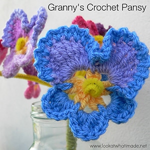 Granny's Pansy | Featured at Tuesday Treasures #33 via @beckastreasures with @dedristrydom | #crochet