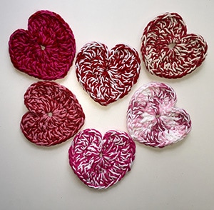 Valentine's Day Heart Coasters by @LtMonkeyShop | via Be Mine Coasters & Cozies - A LOVE Round Up by @beckastreasures | #crochet #pattern #hearts #kisses #valentines #love