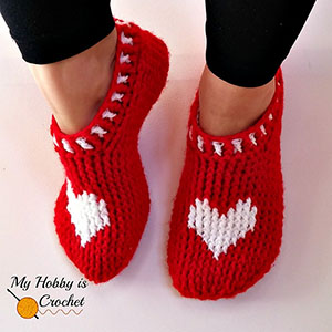 Heart & Sole Slippers by @Myhobbyiscroche | via I Heart Hands & Feet - A LOVE Round Up by @beckastreasures | #crochet #pattern #hearts #kisses #valentines #love