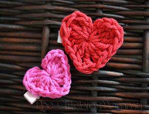 Valentine's Day Crochet Heart by @stitchin_mommy | via I Heart Jewels & Hair - A LOVE Round Up by @beckastreasures | #crochet #pattern #hearts #kisses #valentines #love