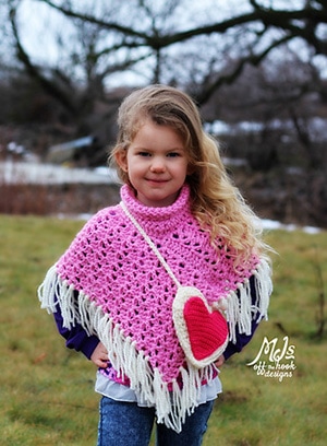 Valentine's Heart Purse by @MJsOffTheHook | via I Heart Bags & Baskets - A LOVE Round Up by @beckastreasures | #crochet #pattern #hearts #kisses #valentines #love