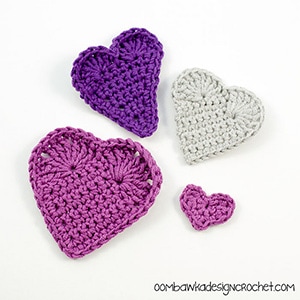 Valentine's Day Hearts by @OombawkaDesign | via I Heart Be Mine Appliqués - A LOVE Round Up by @beckastreasures | #crochet #pattern #hearts #kisses #valentines #love