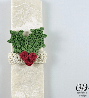 Holiday Napkin Ring - Free Crochet Pattern by @OombawkaDesign | Featured at Oombawka Design - Sponsor Spotlight Round Up via @beckastreasures | #fallintochristmas2016 #crochetcontest #spotlight #crochet #roundup