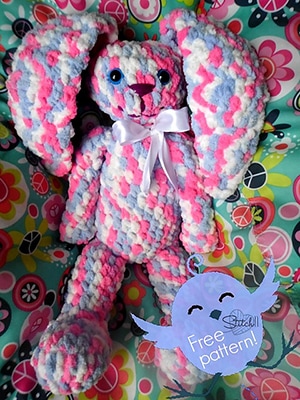 Huggy Bunny | Featured at Tuesday Treasures #29 via @beckastreasures with @stitch11_corina | #crochet