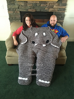 Bulky Hippo Blanket for Two - Crochet Pattern by #DanaDeeCrochet | Featured at Dana Dee Crochet - Sponsor Spotlight Round Up via @beckastreasures | #fallintochristmas2016 #crochetcontest #spotlight #crochet #roundup