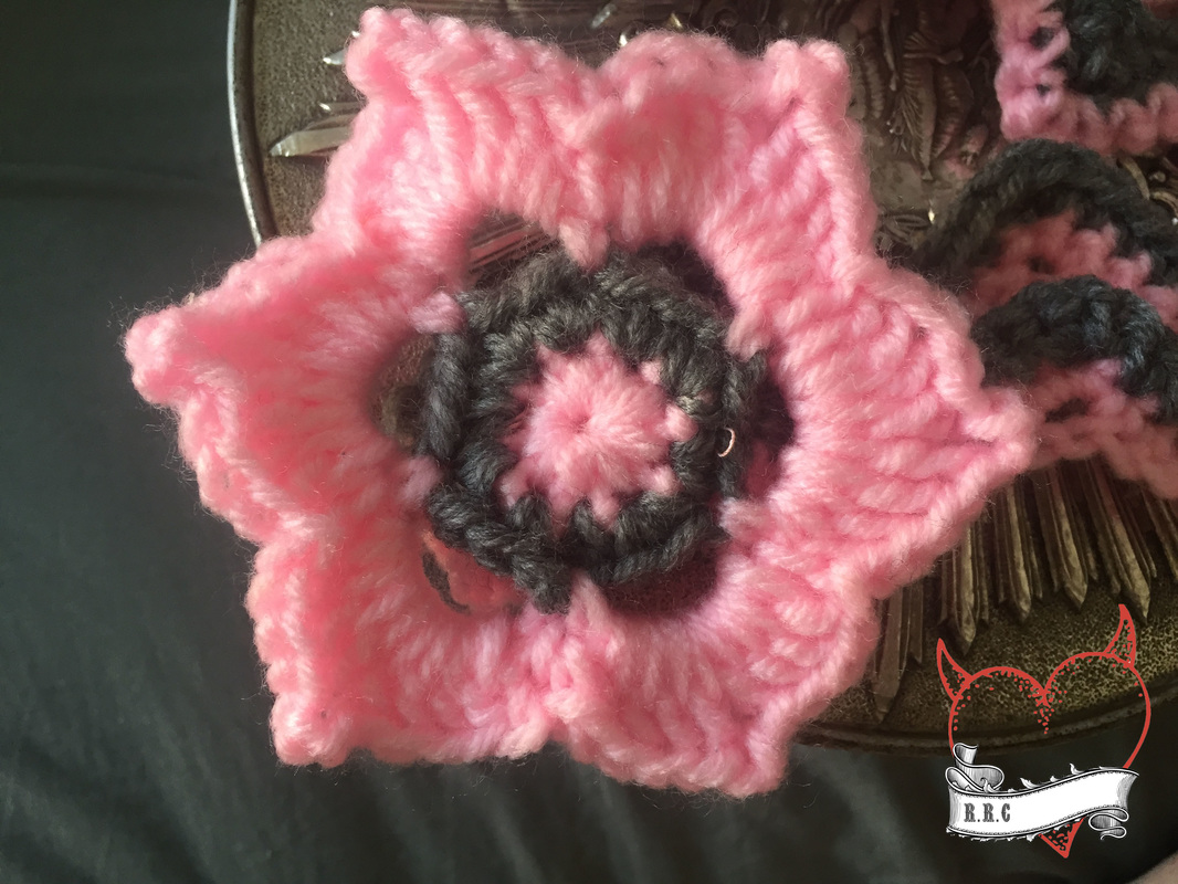 Cheeky Chevron Baby Headband | Free Contributor Crochet Pattern from @keep_on_farting via @beckastreasures