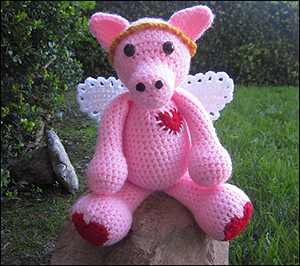Cupig the Valentine's Day Pig by @melissaspattrns | via I Heart Toys - A LOVE Round Up by @beckastreasures | #crochet #pattern #hearts #kisses #valentines #love