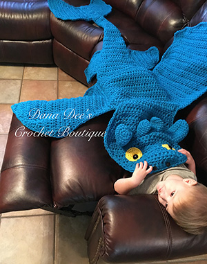 Bulky Friendly Dragon | Friday Feature #11 via @beckastreasures with #danadeecrochet | See the latest designer features here: https://goo.gl/UIvoYx OR SIGN UP to get featured at Rebeckah's Treasures here: https://goo.gl/xjDP52 #crochet