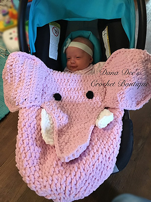 Baby Elephant Car Seat Blanket | Friday Feature #11 via @beckastreasures with #danadeecrochet | See the latest designer features here: https://goo.gl/UIvoYx OR SIGN UP to get featured at Rebeckah's Treasures here: https://goo.gl/xjDP52 #crochet