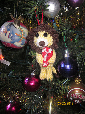 Lion Christmas Ornament - Free Crochet Pattern by @melissaspattrns | Featured at Melissa's Crochet Patterns - Sponsor Spotlight Round Up via @beckastreasures | #fallintochristmas2016 #crochetcontest #spotlight #crochet #roundup