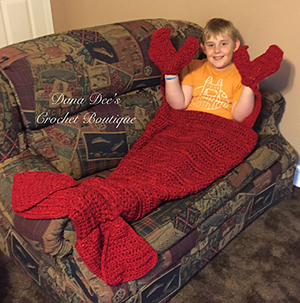 Thick and Fluffly Lobster Crawfish Blanket - Crochet Pattern by #DanaDeeCrochet | Featured at Dana Dee Crochet - Sponsor Spotlight Round Up via @beckastreasures | #fallintochristmas2016 #crochetcontest #spotlight #crochet #roundup