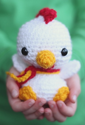 Baby Rooster | 2017 Year of the Rooster Crochet Pattern Round Up by @beckastreasures with @sncxcreations