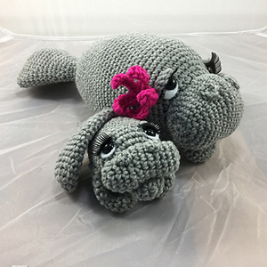 Mama and Baby Manatee - Crochet Pattern by @lisakingsley4 | Featured at Lisa Kingsley Designs - Sponsor Spotlight Round Up via @beckastreasures | #fallintochristmas2016 #crochetcontest #spotlight #crochet #roundup