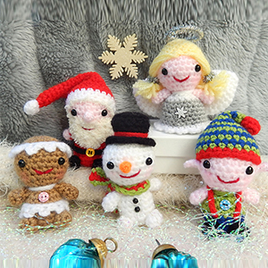 Minimals - Itsy Bitsy Christmas - Crochet Pattern by @MojiMojiDesign | Featured at Moji-Moji Design - Sponsor Spotlight Round Up via @beckastreasures | #fallintochristmas2016 #crochetcontest #spotlight #crochet #roundup