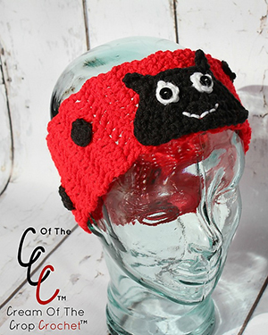 Ladybug Ear Warmers - Free Crochet Pattern by @COTCCrochet | Featured at Cream of the Crop Crochet - Sponsor Spotlight Round Up via @beckastreasures | #fallintochristmas2016 #crochetcontest #spotlight #crochet #roundup