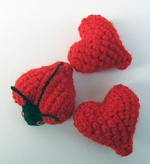 Amigurumi Love Bug by @MevvSan | via I Heart Toys - A LOVE Round Up by @beckastreasures | #crochet #pattern #hearts #kisses #valentines #love