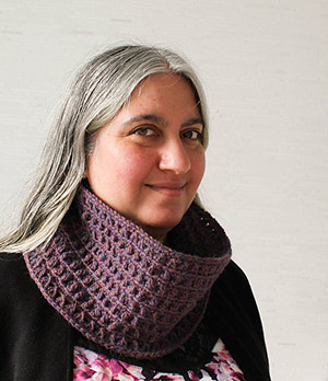 Mock Bobbles Cowl - Free Crochet Pattern by @ucrafter | Featured at Underground Crafter - Sponsor Spotlight Round Up via @beckastreasures | #fallintochristmas2016 #crochetcontest #spotlight #crochet #roundup
