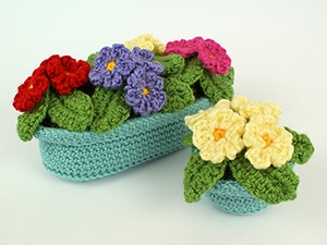 Primroses | Featured at Tuesday Treasures #33 via @beckastreasures with @planetjune | #crochet