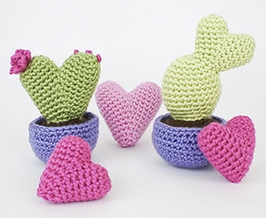 Heart Cactus Collection by @planetjune | via I Heart Toys - A LOVE Round Up by @beckastreasures | #crochet #pattern #hearts #kisses #valentines #love