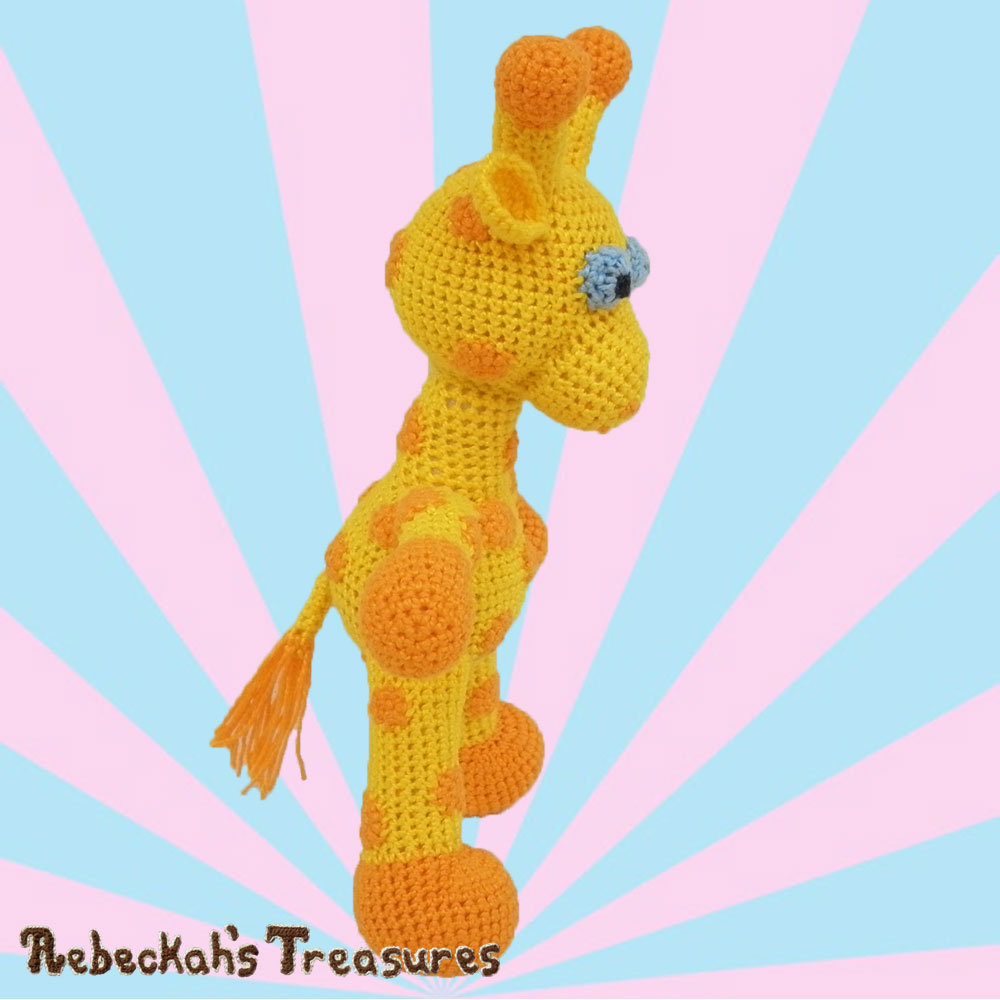 Side profile of little Otis! | #Otis #Giraffe - #Amigurumi Crochet-A-Long by @beckastreasures | #OtisGiraffeCAL Part 3: LIMBS (arms, legs, tail) - Watch 3 #Video #Tutorials AND #Download the crochet pattern for this part of the #CAL in #English #Dansk #Nederlands #Deutsche #עִברִית #Español & #Svenska! | #crochet #pattern #April #YouTube