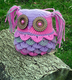 Kaleidoscope Kallie Owl Pillow - Free Crochet Pattern by @countrywillow12 | Featured at Country Willow Designs - Sponsor Spotlight Round Up via @beckastreasures | #fallintochristmas2016 #crochetcontest #spotlight #crochet #roundup