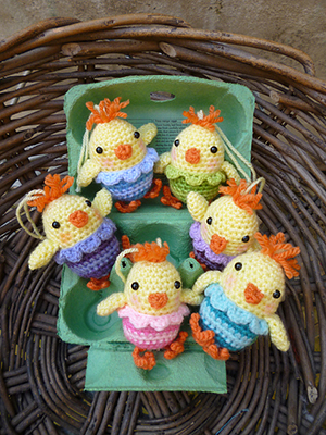 Little Chirpy Chick - Free Crochet Pattern by @MojiMojiDesign | Featured at Moji-Moji Design - Sponsor Spotlight Round Up via @beckastreasures | #fallintochristmas2016 #crochetcontest #spotlight #crochet #roundup