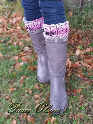 Shells & Posts Boot Cuffs - Crochet Pattern by @LoopingWithLove | Featured at Looping with Love - Sponsor Spotlight Round Up via @beckastreasures | #fallintochristmas2016 #crochetcontest #spotlight #crochet #roundup