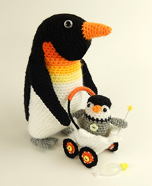 Papa and Pierre Penguin - Crochet Pattern by @MojiMojiDesign | Featured at Moji-Moji Design - Sponsor Spotlight Round Up via @beckastreasures | #fallintochristmas2016 #crochetcontest #spotlight #crochet #roundup