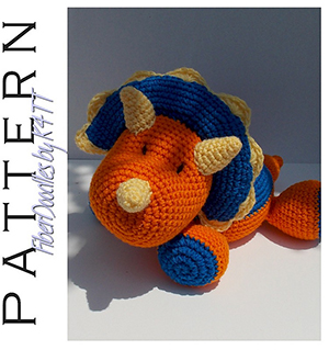 PP005 - Pillow Pal Triceratops - Crochet Pattern by @_K4TT_ | Featured at Fiber Doodles by K4TT - Sponsor Spotlight Round Up via @beckastreasures | #fallintochristmas2016 #crochetcontest #spotlight #crochet #roundup