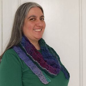 Peacock Stitch Shawlette - Free Crochet Pattern by @ucrafter | Featured at Underground Crafter - Sponsor Spotlight Round Up via @beckastreasures | #fallintochristmas2016 #crochetcontest #spotlight #crochet #roundup