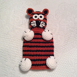 Tiger Snuggle Buddy Lovey or Security Toy - Free Crochet Pattern by @lisakingsley4 | Featured at Lisa Kingsley Designs - Sponsor Spotlight Round Up via @beckastreasures | #fallintochristmas2016 #crochetcontest #spotlight #crochet #roundup