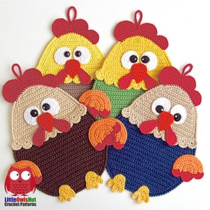 Rooster Decor Potholder | 2017 Year of the Rooster Crochet Pattern Round Up by @beckastreasures with @LittleOwlsHut