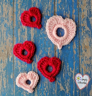Precious Lil Hearts by @SCCelinaLane | via I Heart Be Mine Appliqués - A LOVE Round Up by @beckastreasures | #crochet #pattern #hearts #kisses #valentines #love