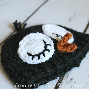 Preemie/Newborn Adorable Penguin Hats | Friday Feature #15 via @beckastreasures with @COTCCrochet #crochet | See the latest designer features here: https://goo.gl/UIvoYx OR SIGN UP to get featured at Rebeckah's Treasures here: https://goo.gl/xjDP52 #crochet