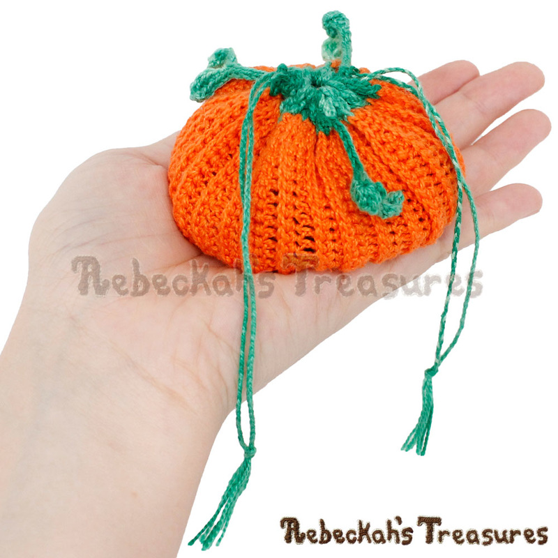 Pumpkin Treats Coin Purse by @beckastreasures | Free Crochet Pattern via A Designer's Potpourri Year-Long CAL with @countrywillow12, @crochetmemories, @Sherrys2boyz & @ArtofaDG for October 2016 | #pumpkin #crochet #purse #autumn | Join today!
