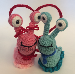 Slugs In Love by #MadebyMary via #GetStuffed | via I Heart Toys - A LOVE Round Up by @beckastreasures | #crochet #pattern #hearts #kisses #valentines #love