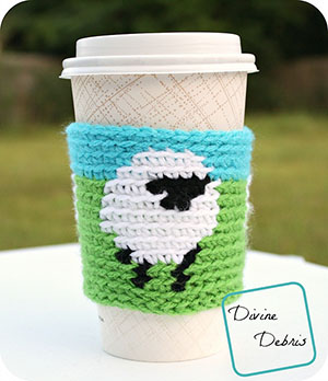 Dancing Sheep Mug Cozy - Free Crochet Pattern by @divinedebrisweb | Featured at Divine Debris - Sponsor Spotlight Round Up via @beckastreasures | #fallintochristmas2016 #crochetcontest #spotlight #crochet #roundup