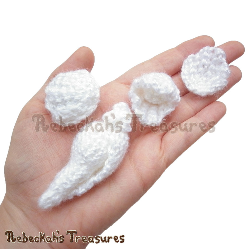 White Baby Sport Yarn Shells | Preview of Mini Sea Shells via @beckastreasures! | Crochet patterns scheduled for August 2016 release. Stay tuned!