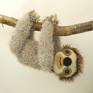 Slocombe the Sloth - Crochet Pattern by @MojiMojiDesign | Featured at Moji-Moji Design - Sponsor Spotlight Round Up via @beckastreasures | #fallintochristmas2016 #crochetcontest #spotlight #crochet #roundup