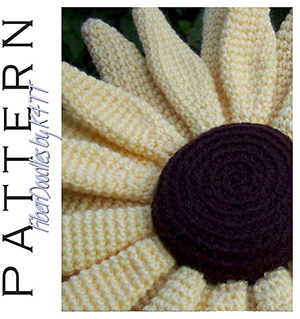 CP09 - 3 Birthday Sunflower - Free Crochet Pattern by @_K4TT_ | Featured at Fiber Doodles by K4TT - Sponsor Spotlight Round Up via @beckastreasures | #fallintochristmas2016 #crochetcontest #spotlight #crochet #roundup
