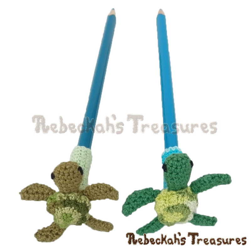 I love me some turtles! | Pencil Topper Turtle Friends via @beckastreasures | A free pattern you'll love crocheting as last-minute gifts, party favours, halloween treats and stocking stuffers! #freecrochet #turtles #crochet #amigurumi #penciltopper
