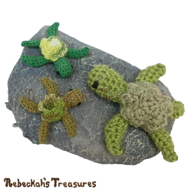 Sunbathing Turtles! | Mini Amigurumi Turtle Friends by @beckastreasures via @ucrafter | A free pattern you'll love crocheting as last-minute gifts, party favours, halloween treats and stocking stuffers! #freecrochet #turtles #crochet #amigurumi