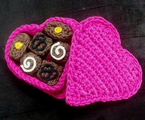 Valentine's Day Heart Shaped Box of Chocolates by #MelindaWhicherMicciche | via I Heart Bags & Baskets - A LOVE Round Up by @beckastreasures | #crochet #pattern #hearts #kisses #valentines #love
